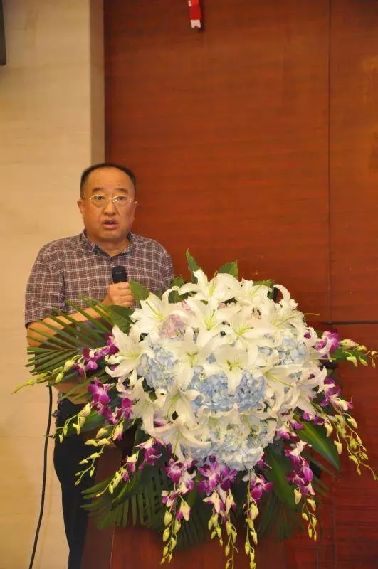 003畜科華神董事長(cháng)鄺聲耀研究員.jpg